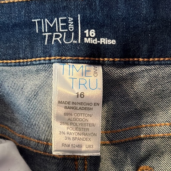 COPY - Mid Rise Denim Cuffed Jean Shorts by Time & Tru 16 - Picture 4 of 4